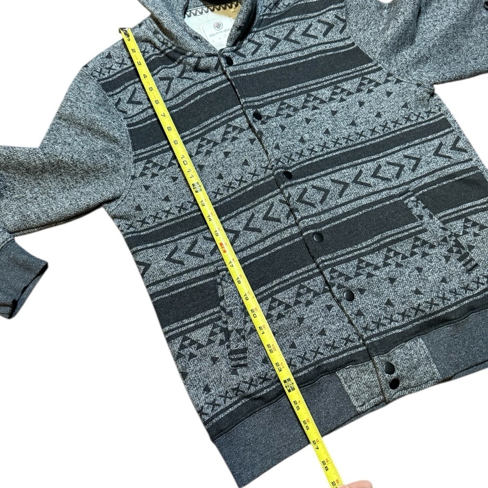 On The Byas Aztec Tribal Button-Up Hoodie Men’s L Y2K Missing Drawstring - Picture 4 of 7